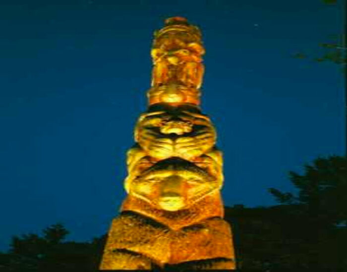 Custom Totem Pole Lighting Feature