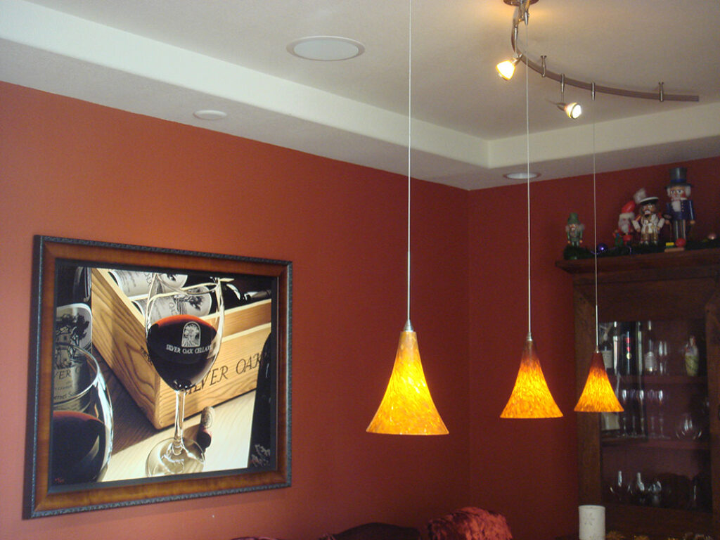 an image of some dining room lighting