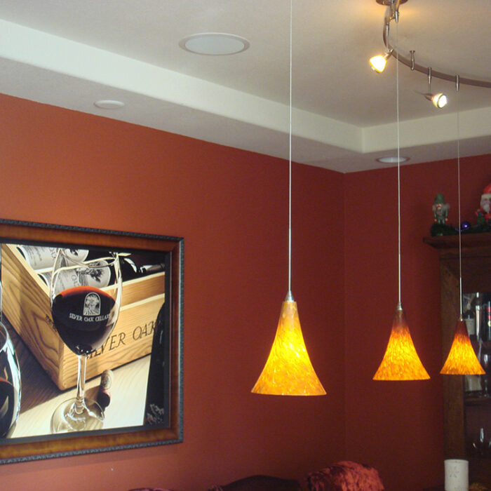 an image of some dining room lighting