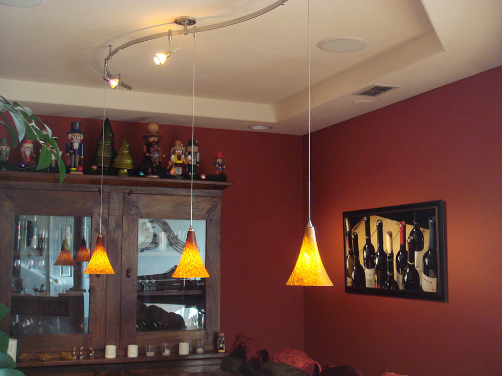 an image of some dining room lighting